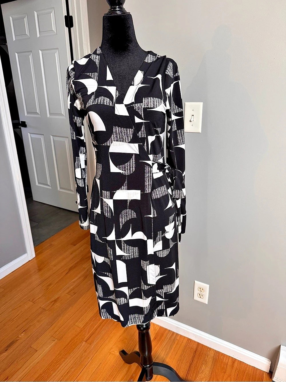 Ann Taylor Factory Geometric Midi Dress in Black & White Size XS Like New